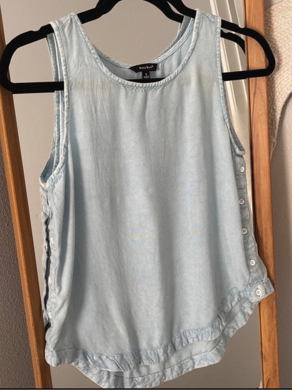 Sim & Sam Sleeveless Top